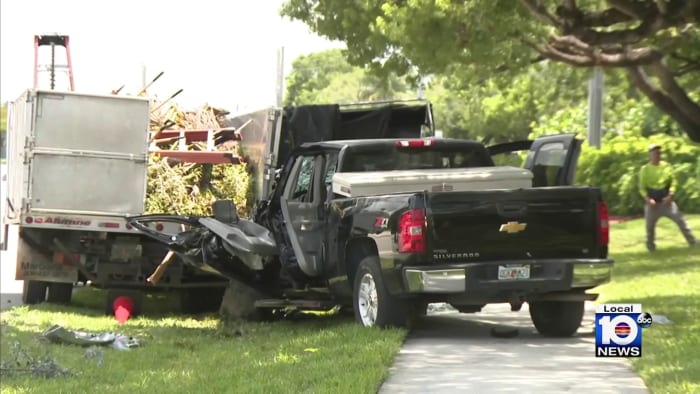 4 injured after pickup truck slams into landscaping truck in Pembroke Pines