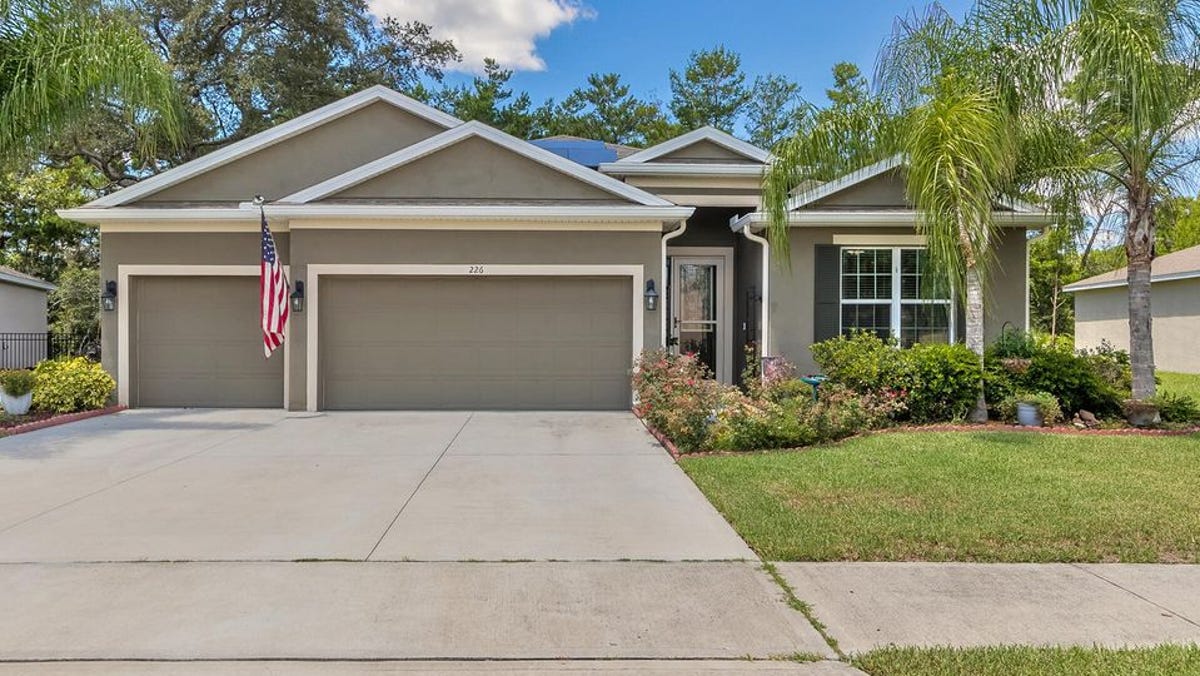 Landscaping adds curb appeal to this Destin model