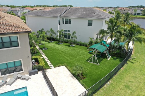 Synthetic grass artificial installation in Delray, Florida by Turf Concepts.