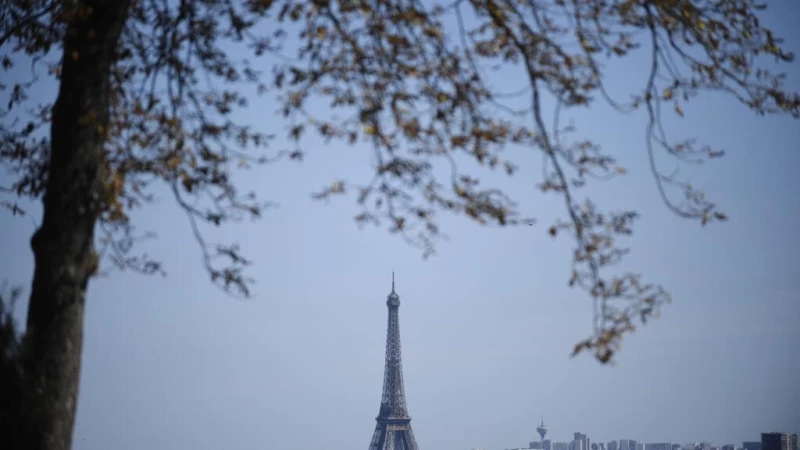 Paris abandons controversial re-landscaping around Eiffel Tower - Lifestyle